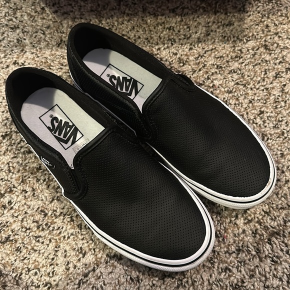 Black and white vans - Picture 3 of 3